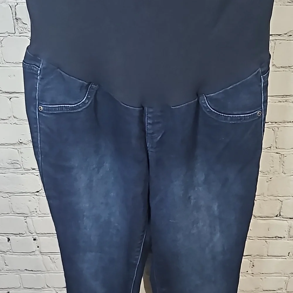 A glow over the belly maternity jeggings
